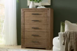 Hampton Chest