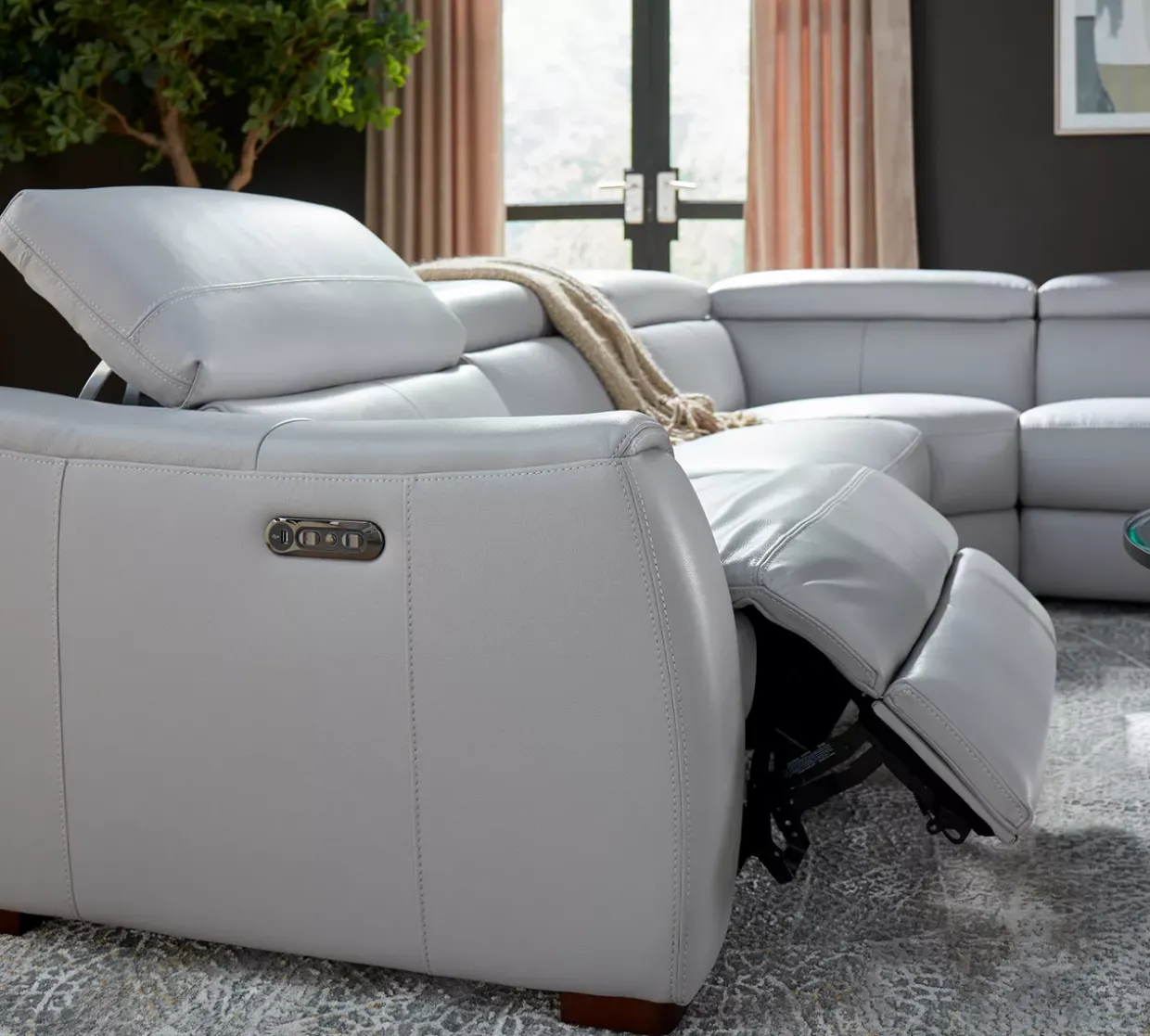 Leo Sectional