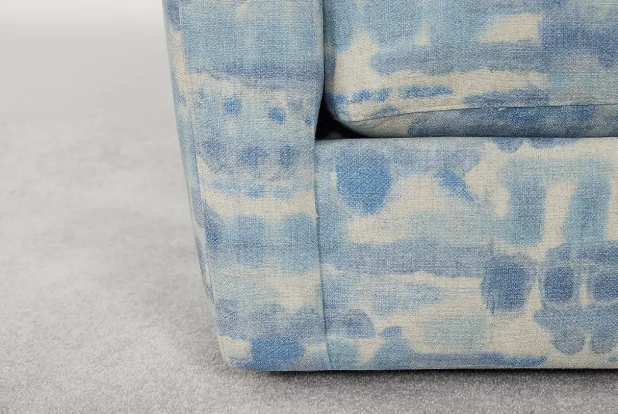Lyra Swivel Chair