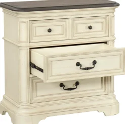 Veranda Bachelor Chest